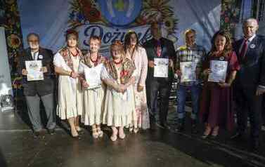 Komisja konkursowa ogląda stoiska promocyjne wsi (154)