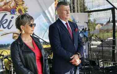 Komisja konkursowa ogląda stoiska promocyjne wsi (140)