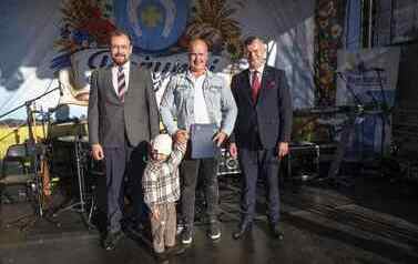 Komisja konkursowa ogląda stoiska promocyjne wsi (159)