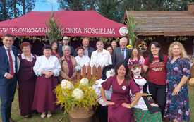 delegacja Niemc&oacute;w z KGW Płonkowianki na dożynkach gminnych