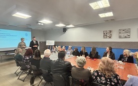 Gminna Rada Senior&oacute;w z Gr&oacute;dka z wizytą studyjną w Łapach (2)