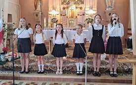 Montaż słowno-muzyczny uczni&oacute;w SP w Łupiance Starej