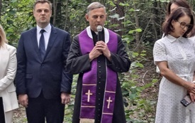Modlitwa Ks. Proboszcza J. Szczubełka za poległych