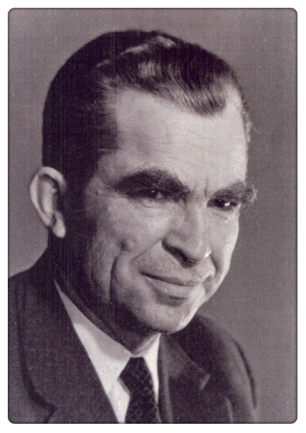 Profesor Ireneusz Roszkowski Profesor Ireneusz Roszkowski - zdjęcie portretowe czarnobiałe
