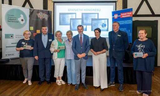 Trzech przedstawicieli Gminnej Rady Seniorów w Łapach w VI Podlaskim Kongresie Rad Seniorów, 