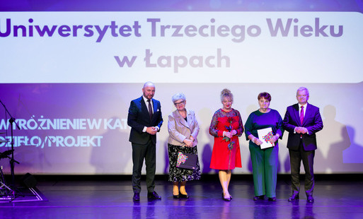 Od lewej marszałek Łukasz Prokorym, Barbara Bajda, Alina Jamiołkowska, Wanda Modzelewska i Członek zarządu Jacek Piorunek.jpg
