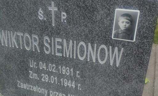 odrestaurowany nagrobek Wiktora Siemionowa