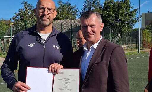 burmistrz Łap Krzysztof Gołaszewski z ministrem sportu Jakubem Rutnickim